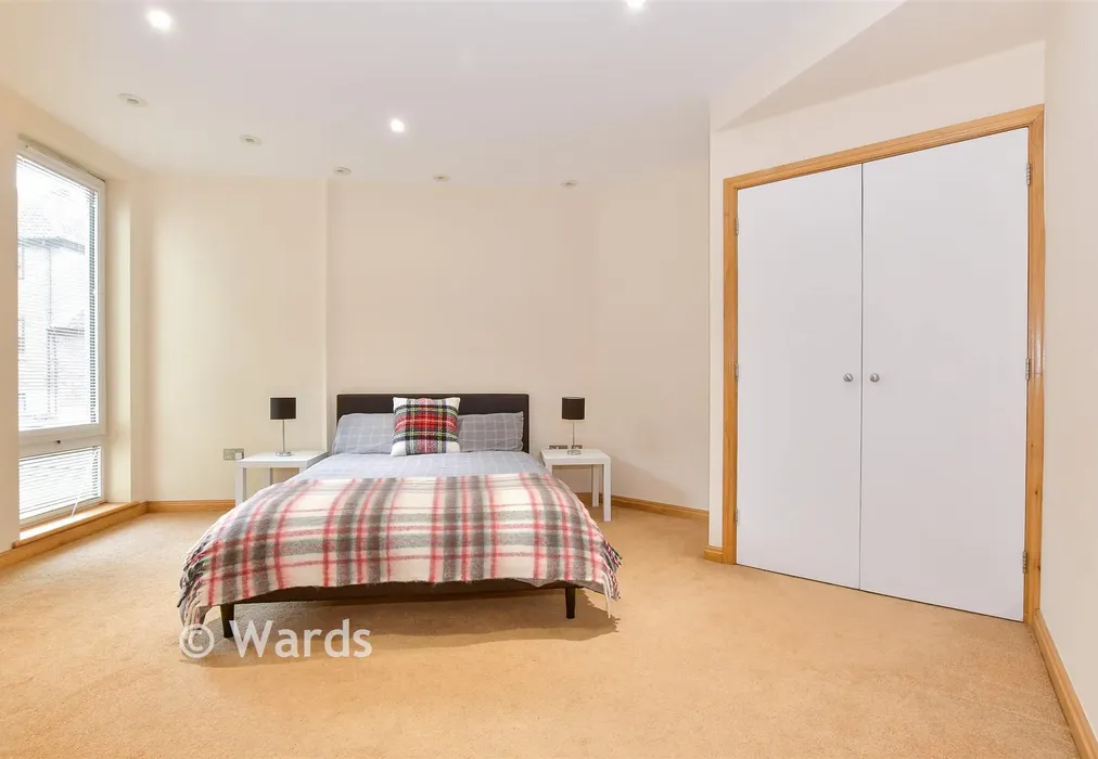 Bedroom 1 - New Dover Road, Canterbury, Kent - Wards of Kent
