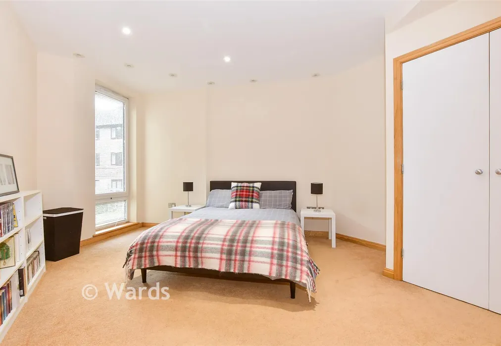Bedroom 1 - Glebe Way, Whitstable, Kent - Wards of Kent