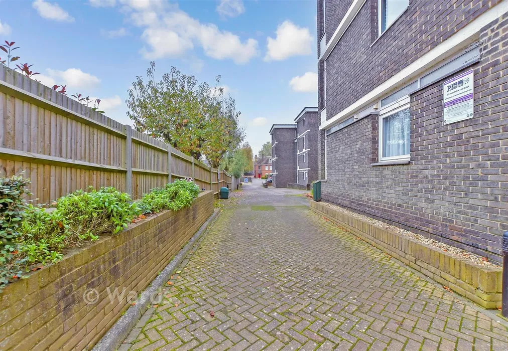 Driveway/Parking - New Dover Road, Canterbury, Kent - Wards of Kent