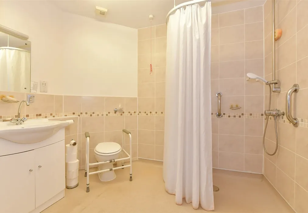 Wet Room - Barnardo Drive, Barkingside, Ilford, Essex - Wards of Kent