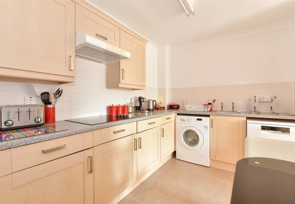 Kitchen - Barnardo Drive, Barkingside, Ilford, Essex - Wards of Kent