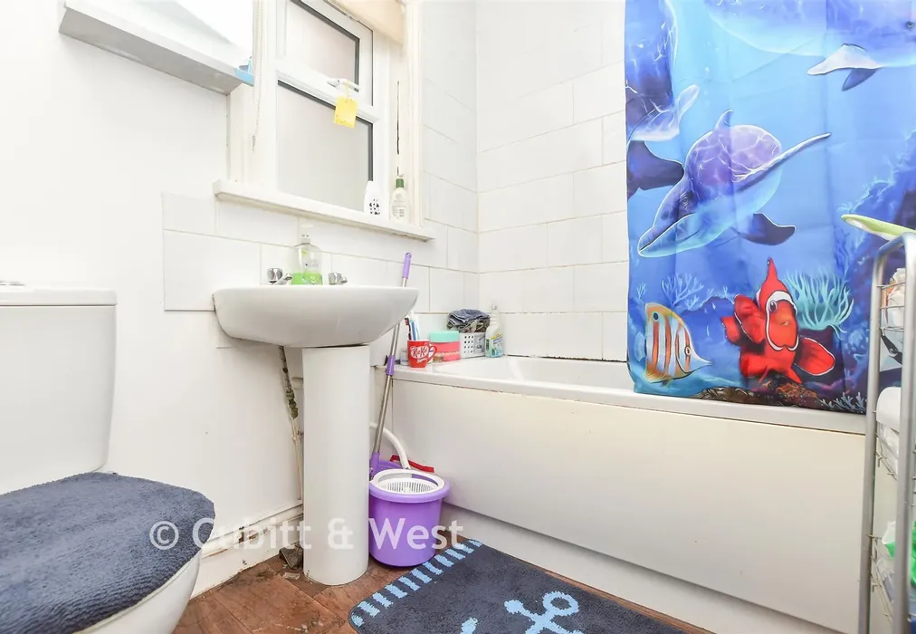 Bathroom - High Street, Horley, Surrey - Wards of Kent