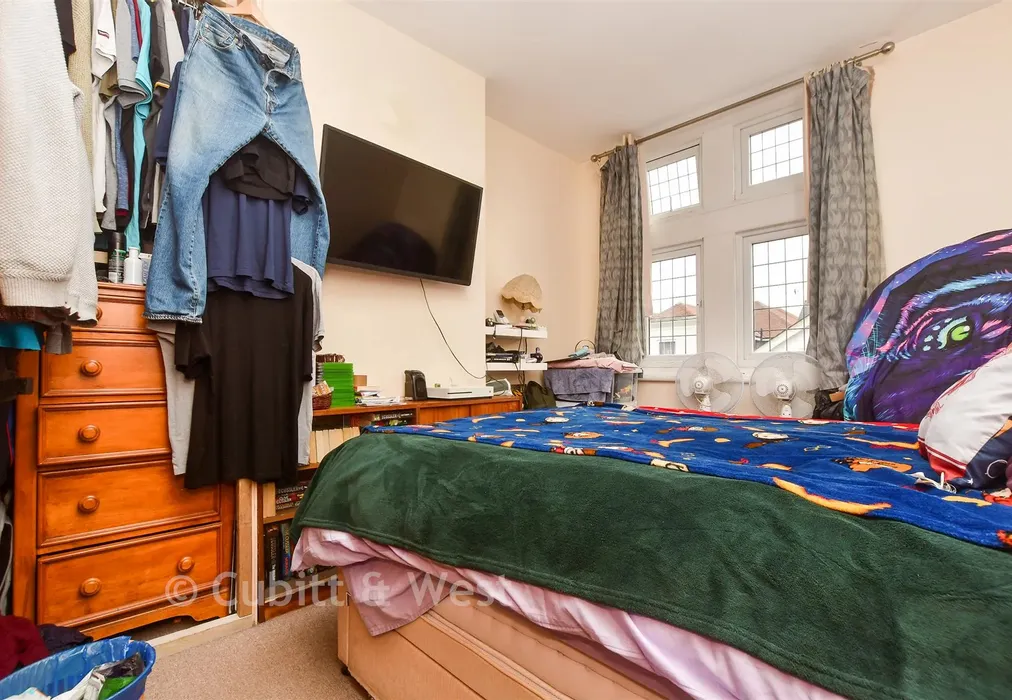 Bedroom 1 - High Street, Horley, Surrey - Wards of Kent