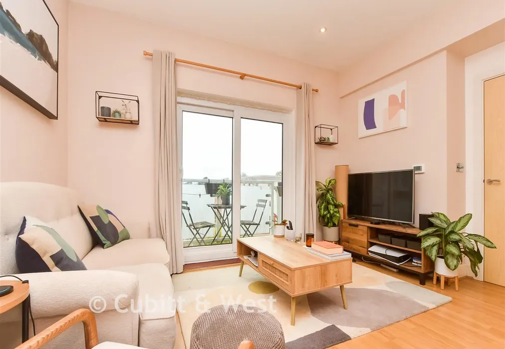 Lounge - Burrage Road, Redhill, Surrey - Wards of Kent