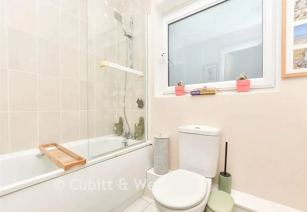 Bathroom - Burrage Road, Redhill, Surrey - Wards of Kent