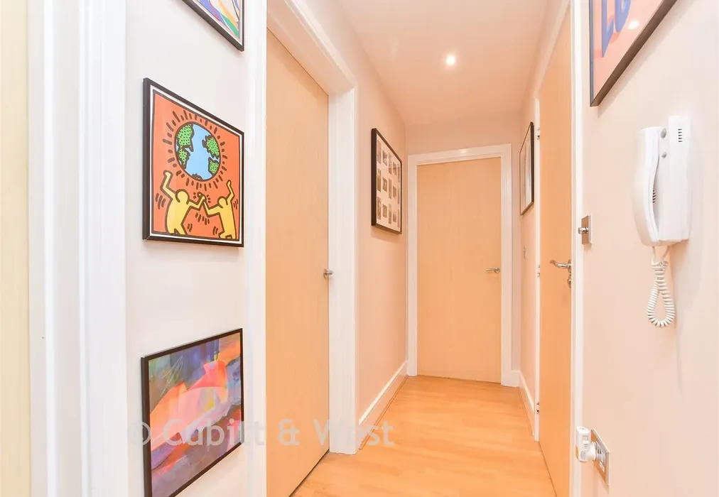 Entrance Hall - Burrage Road, Redhill, Surrey - Wards of Kent