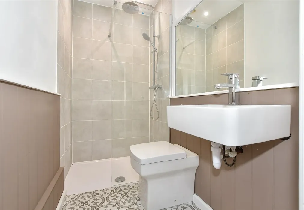 Bathroom - Tothill Street, Minster, Ramsgate, Kent - Wards of Kent