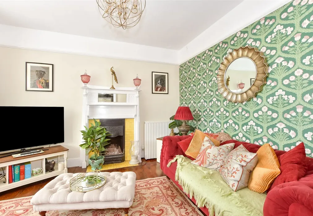 Family Room - London Road, Pyecombe, East Sussex - Wards of Kent