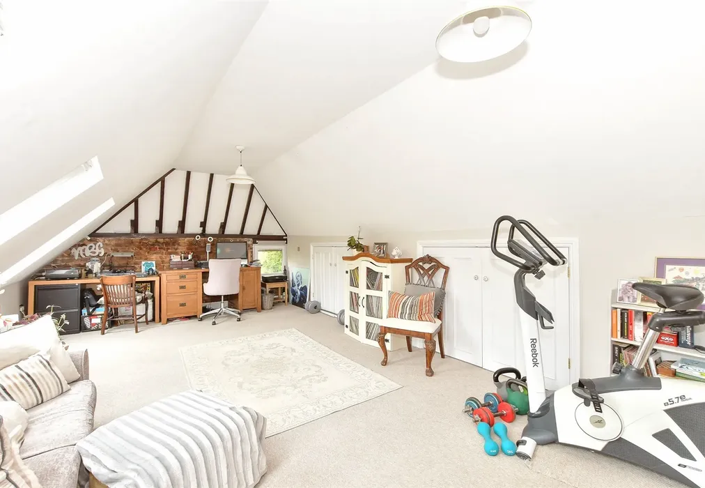 Loft Room - London Road, Pyecombe, East Sussex - Wards of Kent