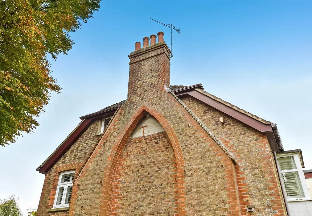 External Feature - London Road, Pyecombe, East Sussex - Wards of Kent