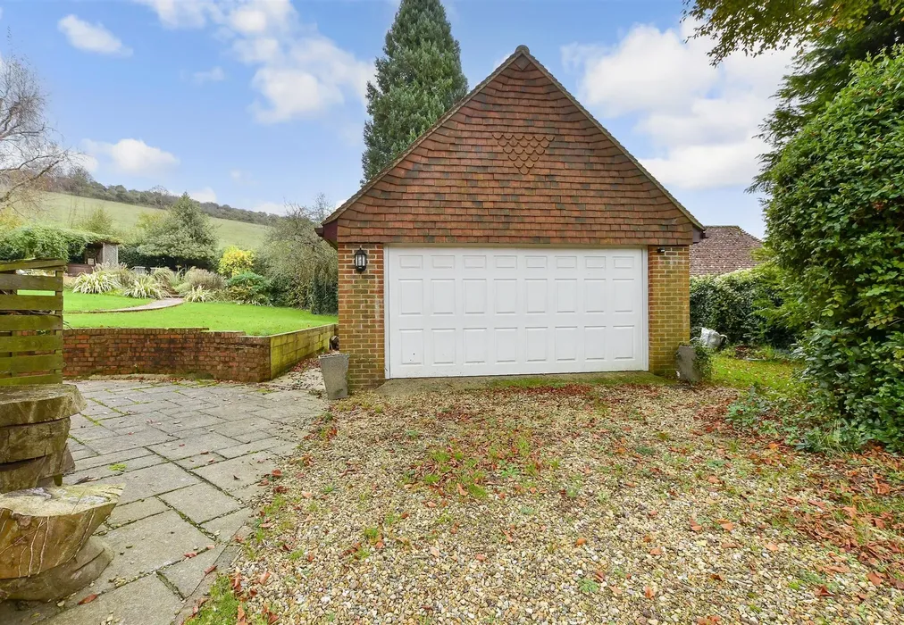 Garage - London Road, Pyecombe, East Sussex - Wards of Kent