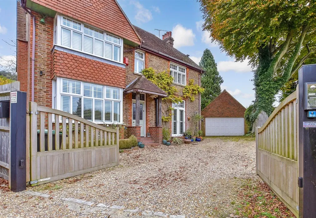 Driveway/Parking - London Road, Pyecombe, East Sussex - Wards of Kent