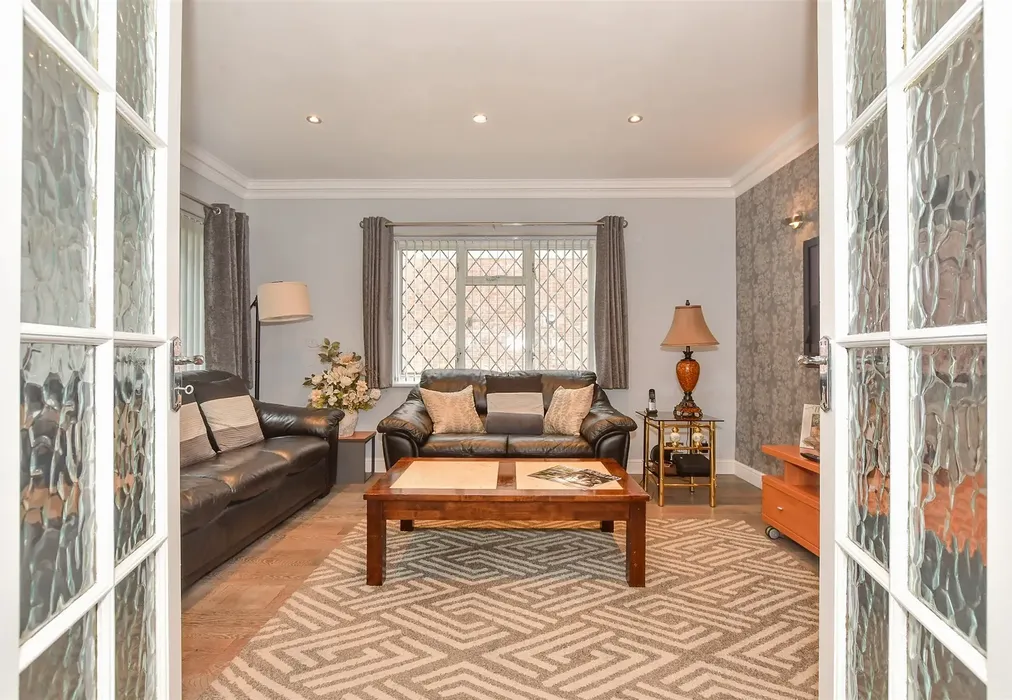 Family Room - Stradbroke Drive, Chigwell, Essex - Wards of Kent