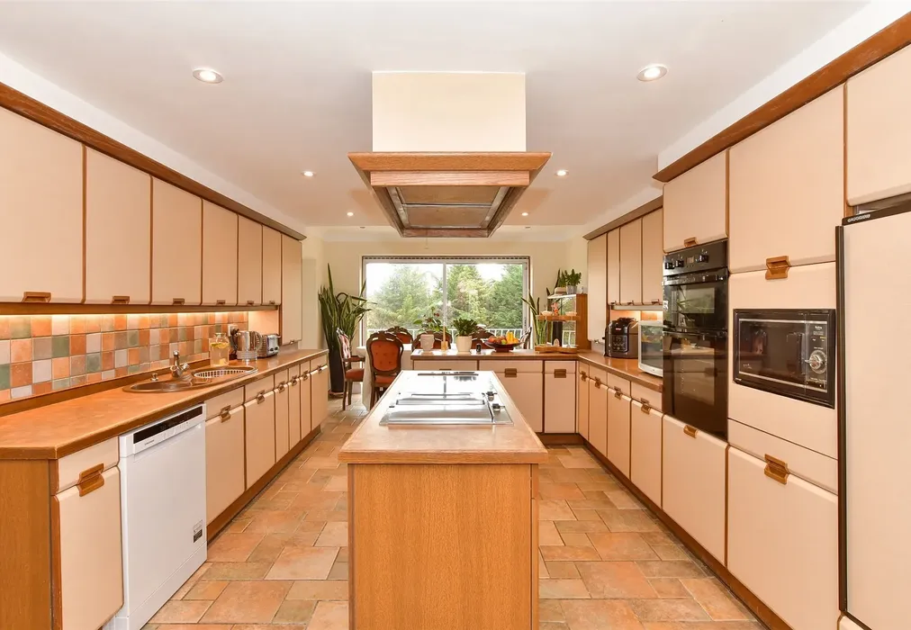 Kitchen - Stradbroke Drive, Chigwell, Essex - Wards of Kent