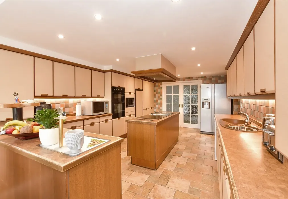 Kitchen - Stradbroke Drive, Chigwell, Essex - Wards of Kent
