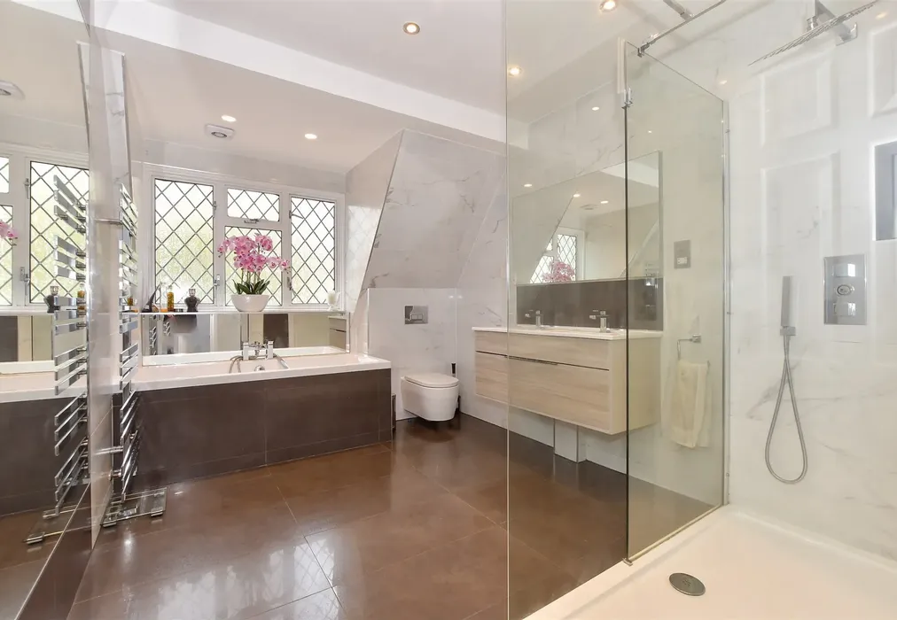 Bathroom - Stradbroke Drive, Chigwell, Essex - Wards of Kent