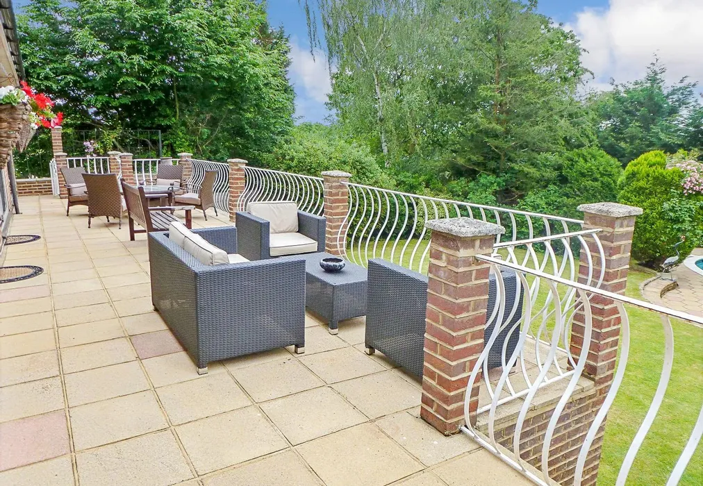 Balcony - Stradbroke Drive, Chigwell, Essex - Wards of Kent