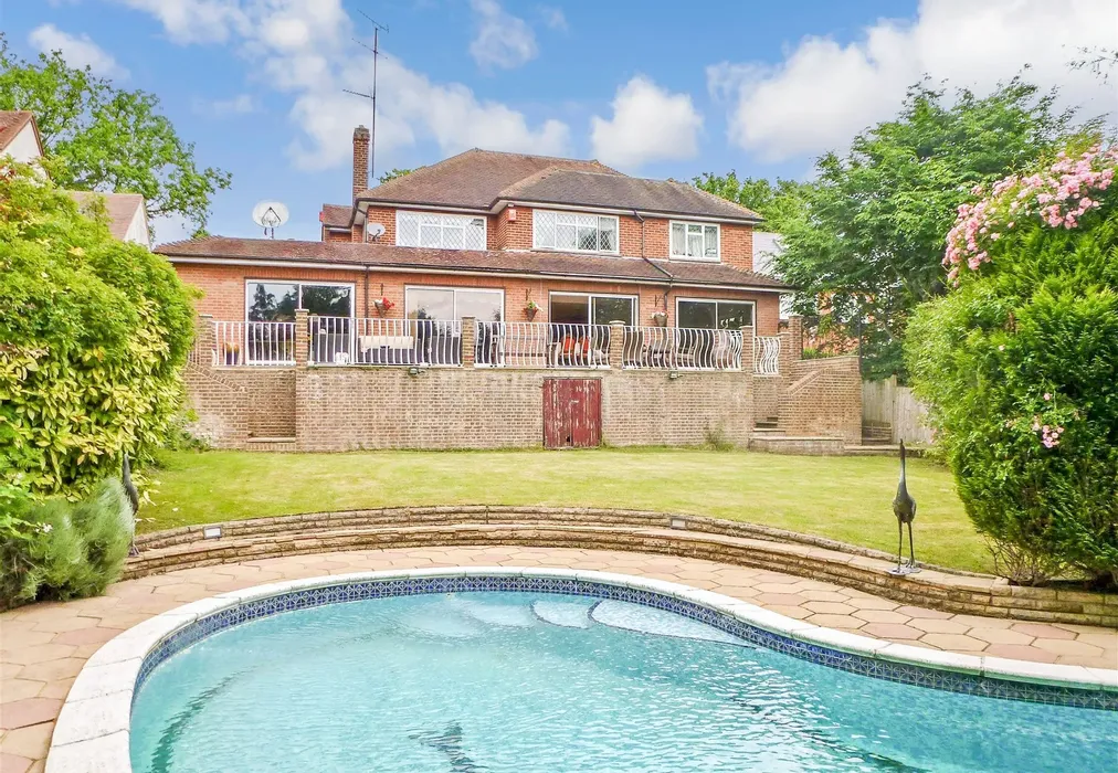Pool And House - Stradbroke Drive, Chigwell, Essex - Wards of Kent
