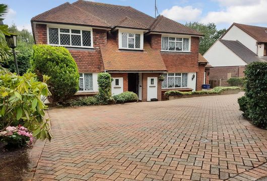 Stradbroke Drive, Chigwell, Essex - Wards of Kent