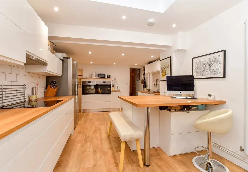 Kitchen - Nelson Street, Deal, Kent - Wards of Kent