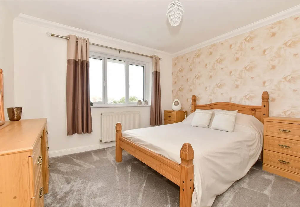 Bedroom 3 - Cliff Road, Lake, Isle of Wight - Wards of Kent