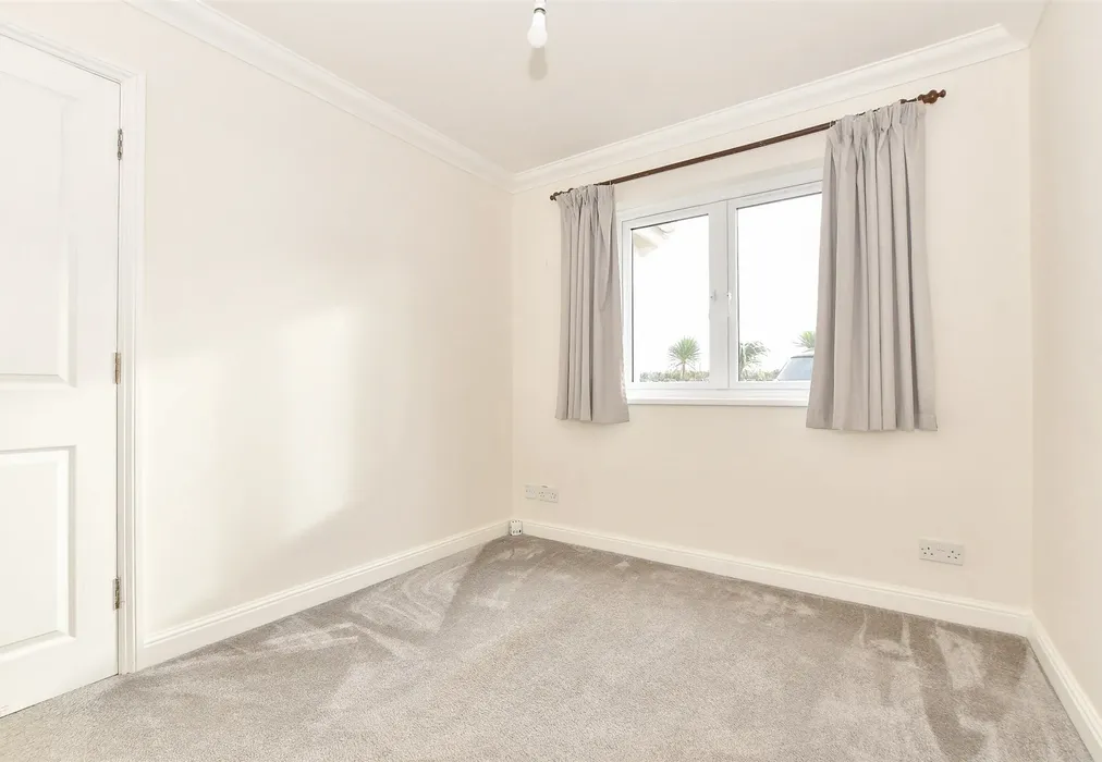 Bedroom 4 - Cliff Road, Lake, Isle of Wight - Wards of Kent