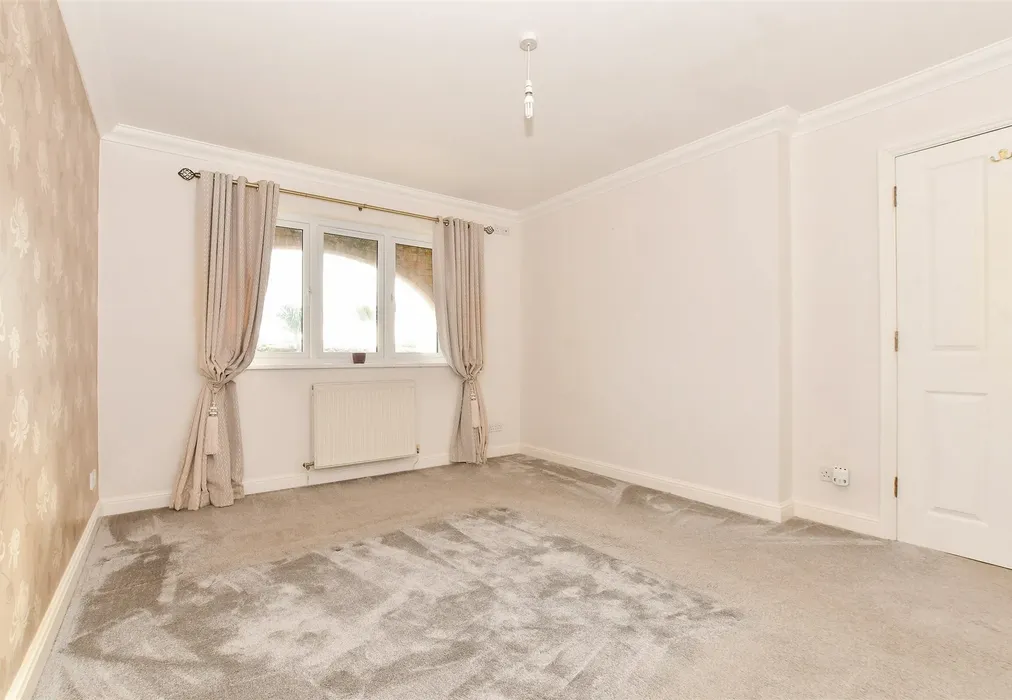 Bedroom 1 - Cliff Road, Lake, Isle of Wight - Wards of Kent