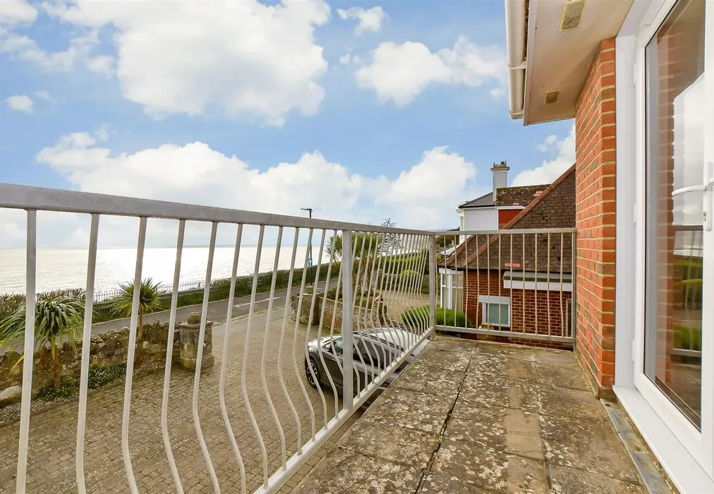 Balcony / Terrace - Cliff Road, Lake, Isle of Wight - Wards of Kent