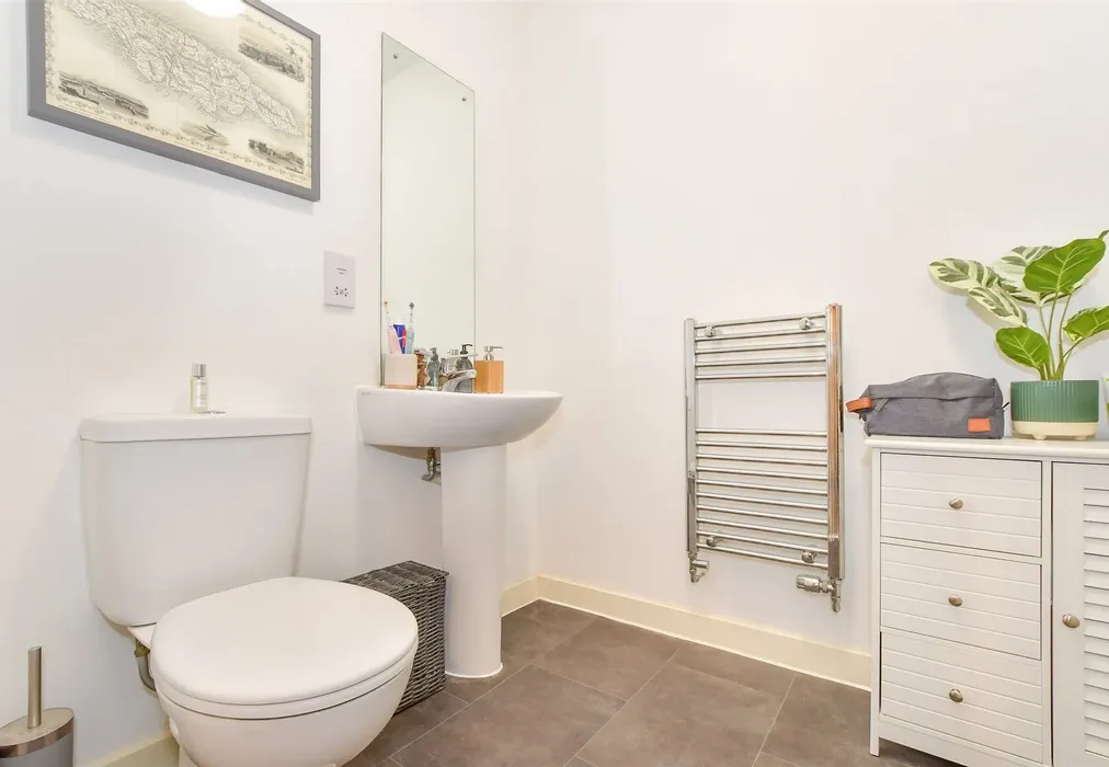 Bathroom - Sovereign Way, Tonbridge, Kent - Wards of Kent