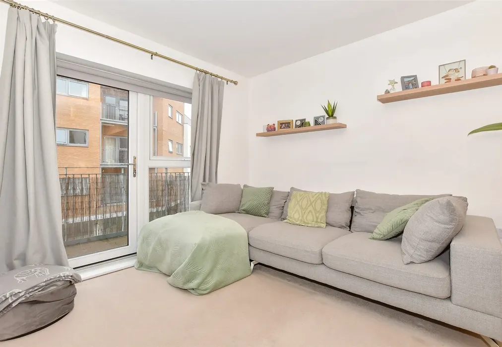 Lounge/Kitchen - Sovereign Way, Tonbridge, Kent - Wards of Kent