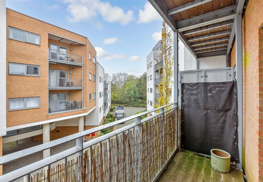 Balcony / Terrace - Sovereign Way, Tonbridge, Kent - Wards of Kent