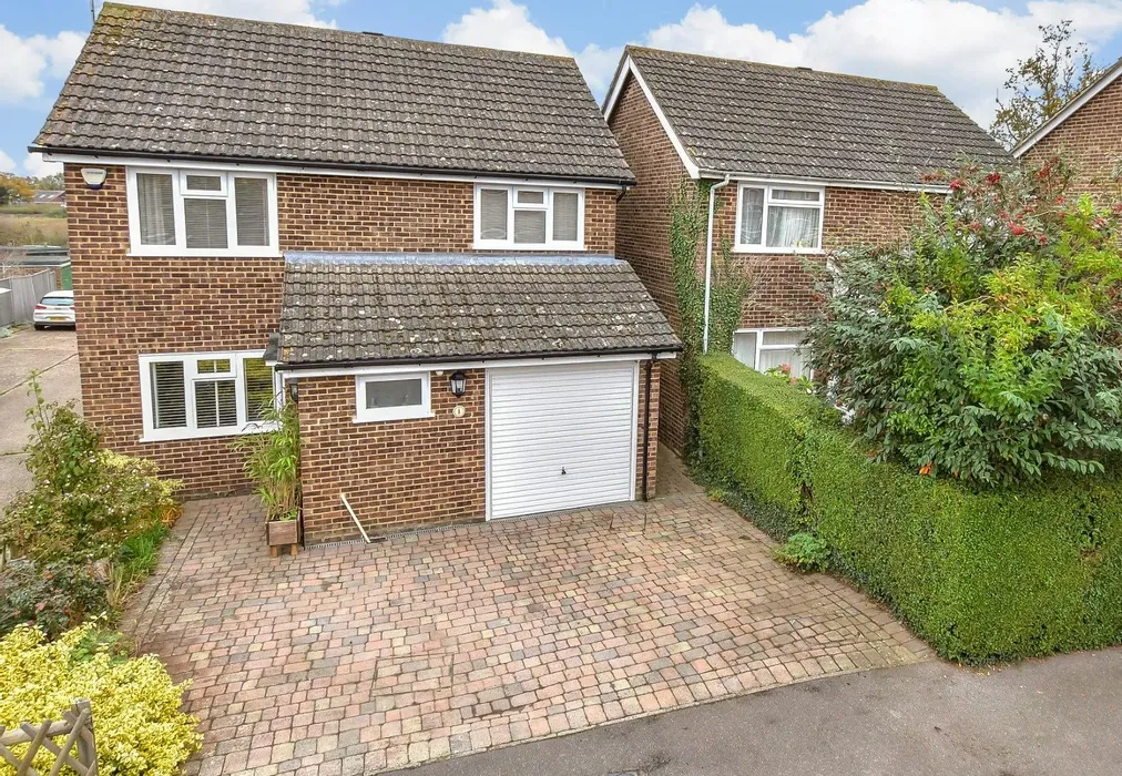 Front WEB NEW - Slaney Road, Staplehurst, Tonbridge, Kent - Wards of Kent
