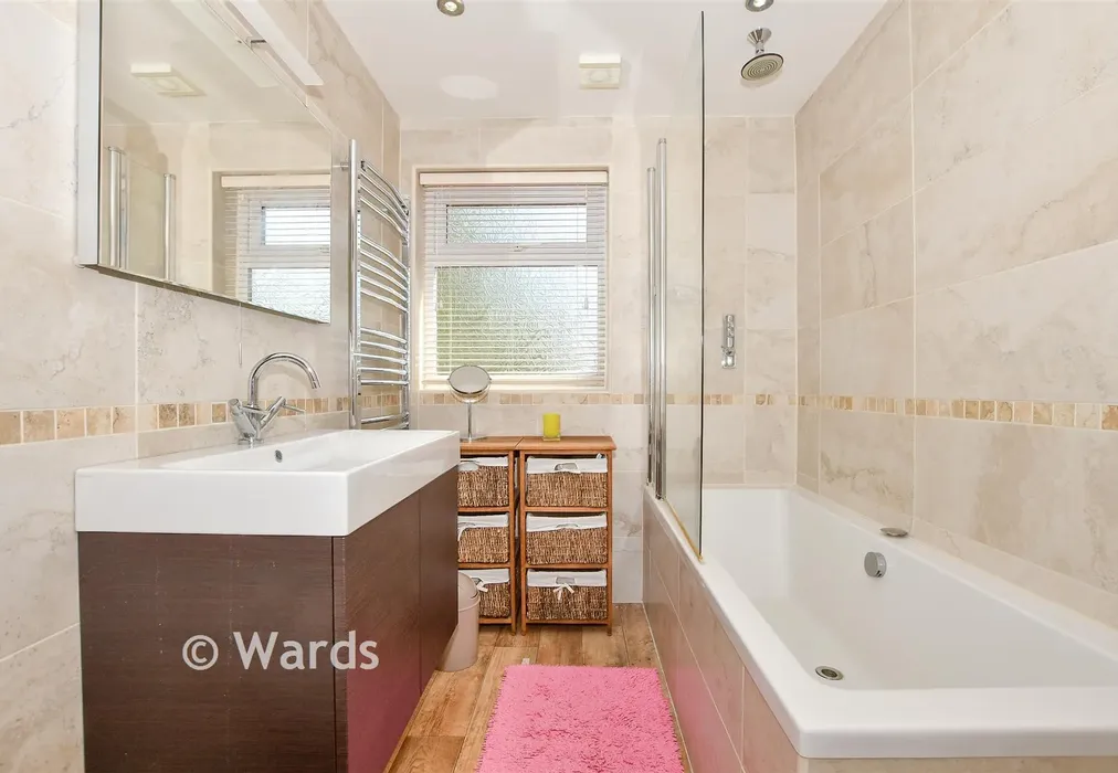 Bathroom - Slaney Road, Staplehurst, Tonbridge, Kent - Wards of Kent