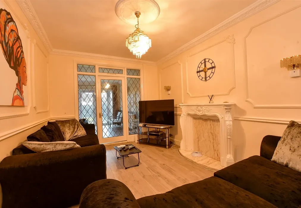 Lounge - Dunspring Lane, Clayhall, Ilford, Essex - Wards of Kent