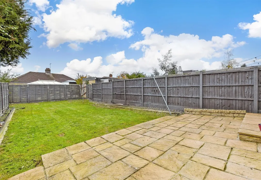Rear Garden - Dunspring Lane, Clayhall, Ilford, Essex - Wards of Kent