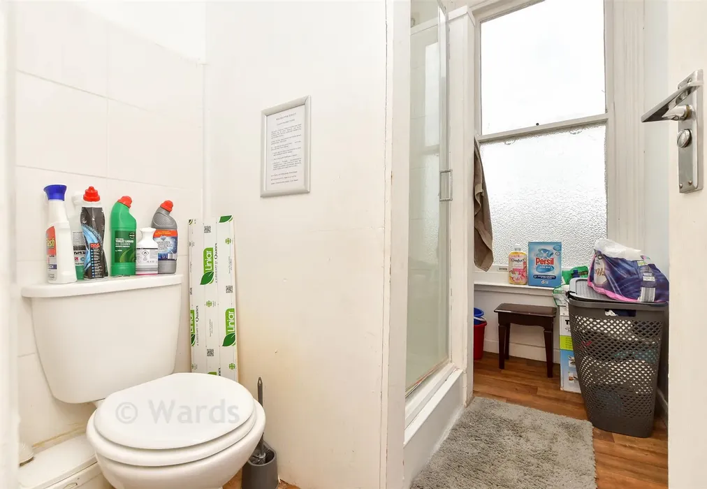 Shower Room - Grosvenor Place, Margate, Kent - Wards of Kent