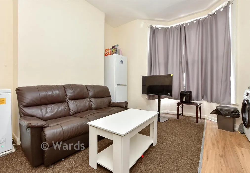 Kitchen/Diner - Grosvenor Place, Margate, Kent - Wards of Kent