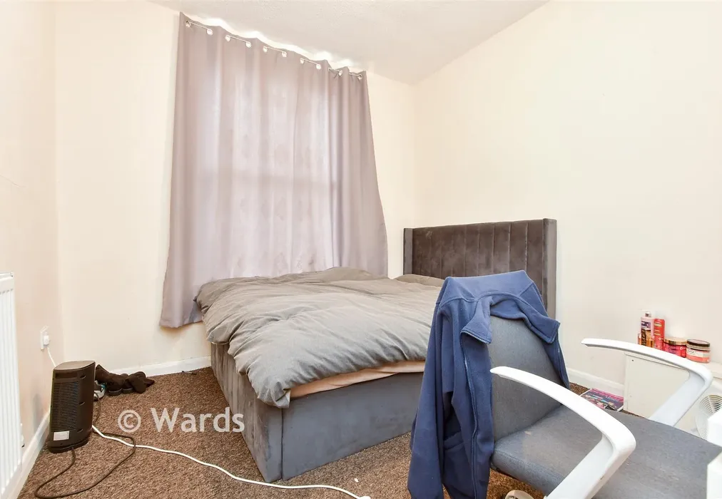 Bedroom 1 - Grosvenor Place, Margate, Kent - Wards of Kent