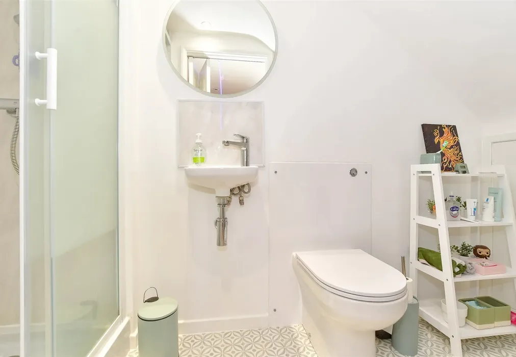 En-Suite Shower Room - Tibbs Court Lane, Matfield, Tonbridge, Kent - Wards of Kent
