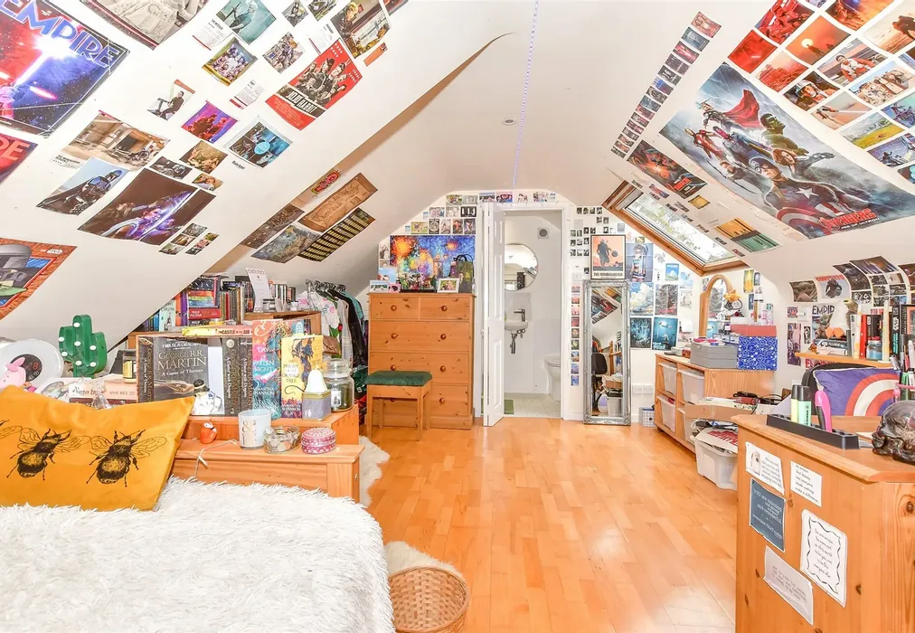 Bedroom 1 - Tibbs Court Lane, Matfield, Tonbridge, Kent - Wards of Kent