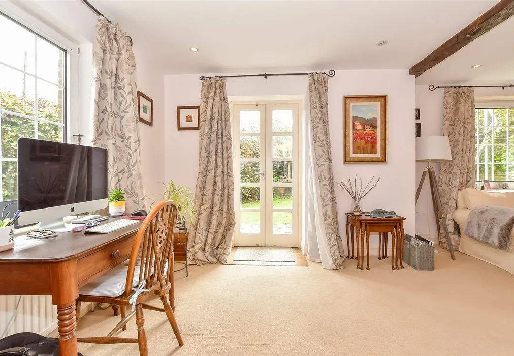 Living Room - Tibbs Court Lane, Matfield, Tonbridge, Kent - Wards of Kent