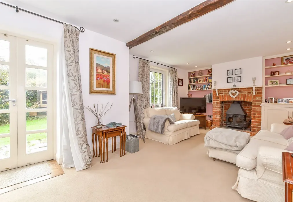 Living Room - Tibbs Court Lane, Matfield, Tonbridge, Kent - Wards of Kent