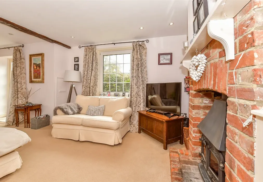 Living Room - Tibbs Court Lane, Matfield, Tonbridge, Kent - Wards of Kent