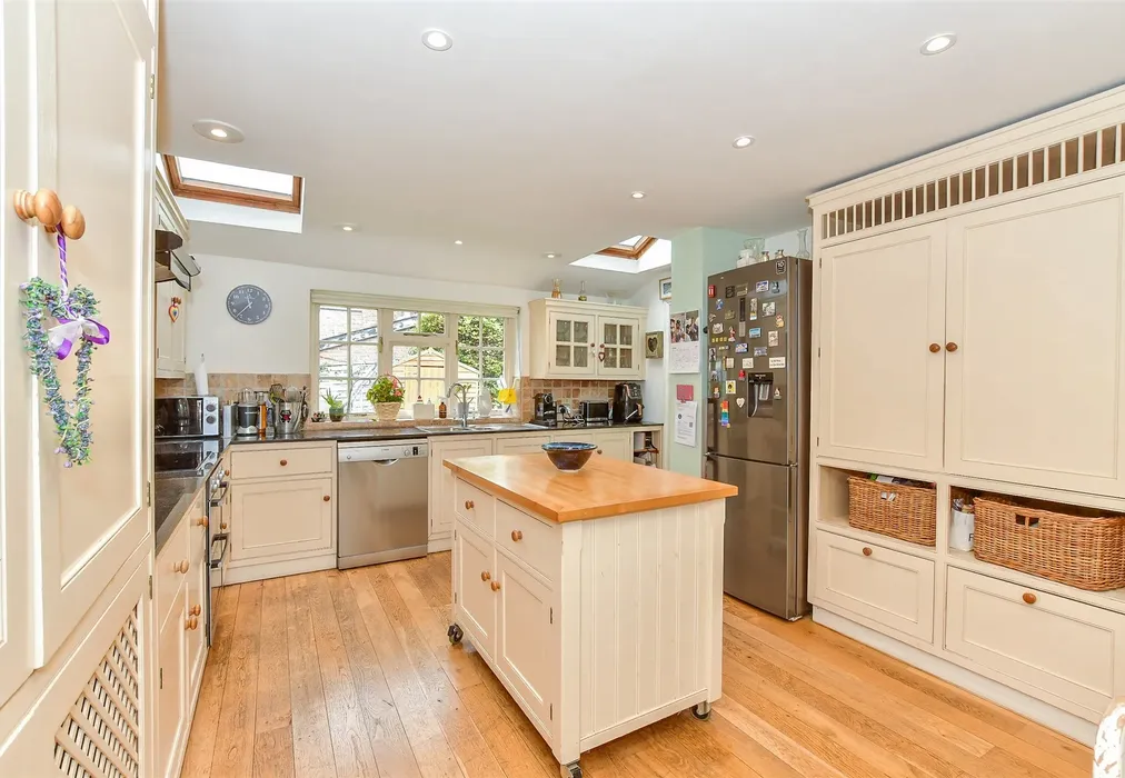 Kitchen/ Dining Room - Tibbs Court Lane, Matfield, Tonbridge, Kent - Wards of Kent