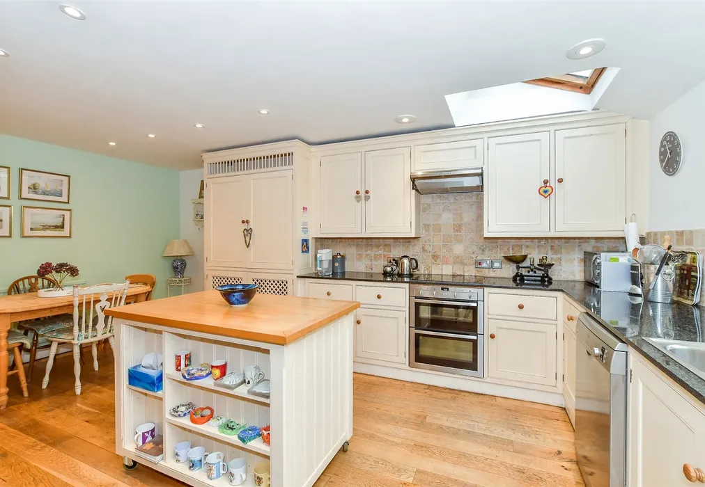 Kitchen/ Dining Room - Tibbs Court Lane, Matfield, Tonbridge, Kent - Wards of Kent