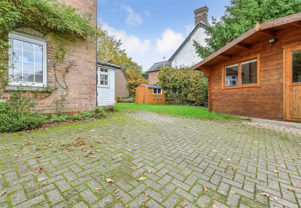 Driveway/Parking - Tibbs Court Lane, Matfield, Tonbridge, Kent - Wards of Kent