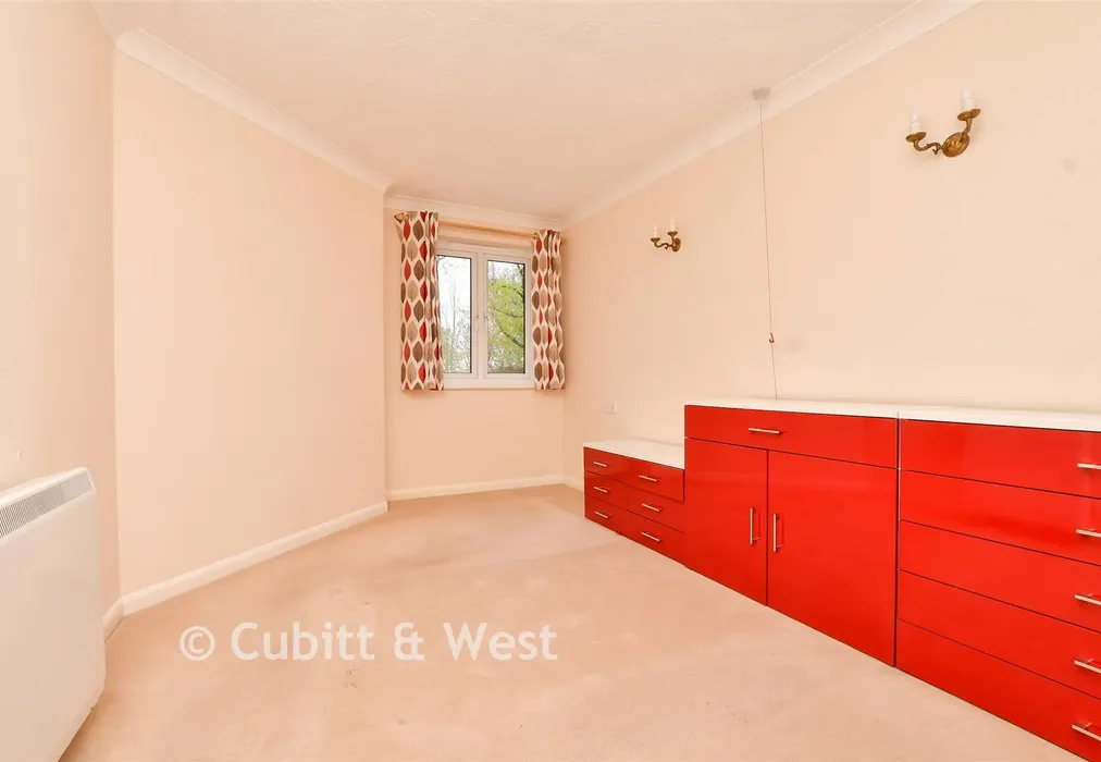 Bedroom - South Street, Epsom, Surrey - Wards of Kent