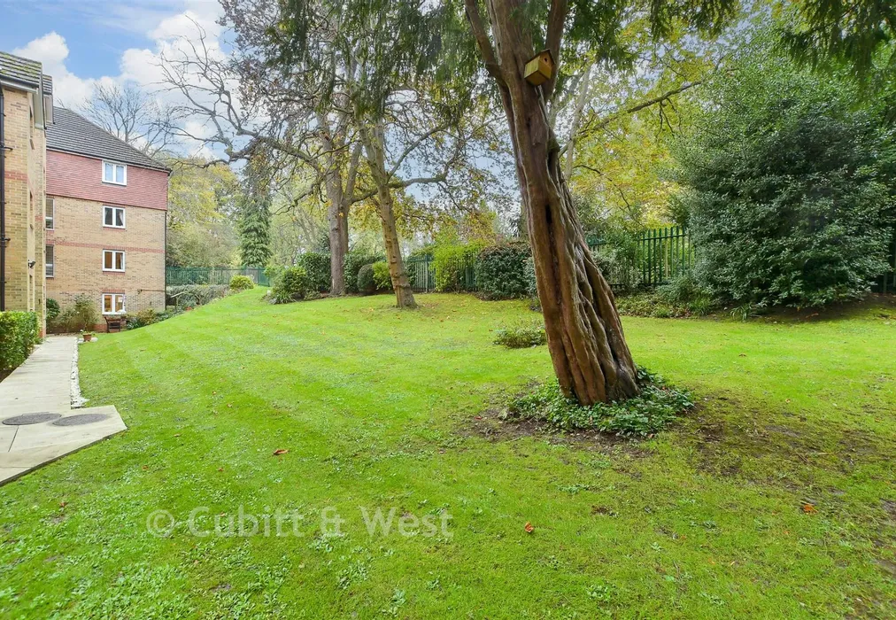 Communal Gardens - South Street, Epsom, Surrey - Wards of Kent
