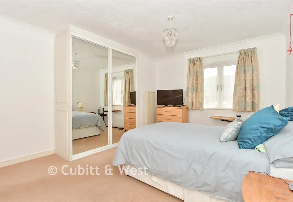 Bedroom 1 - Queen Street, Arundel, West Sussex - Wards of Kent