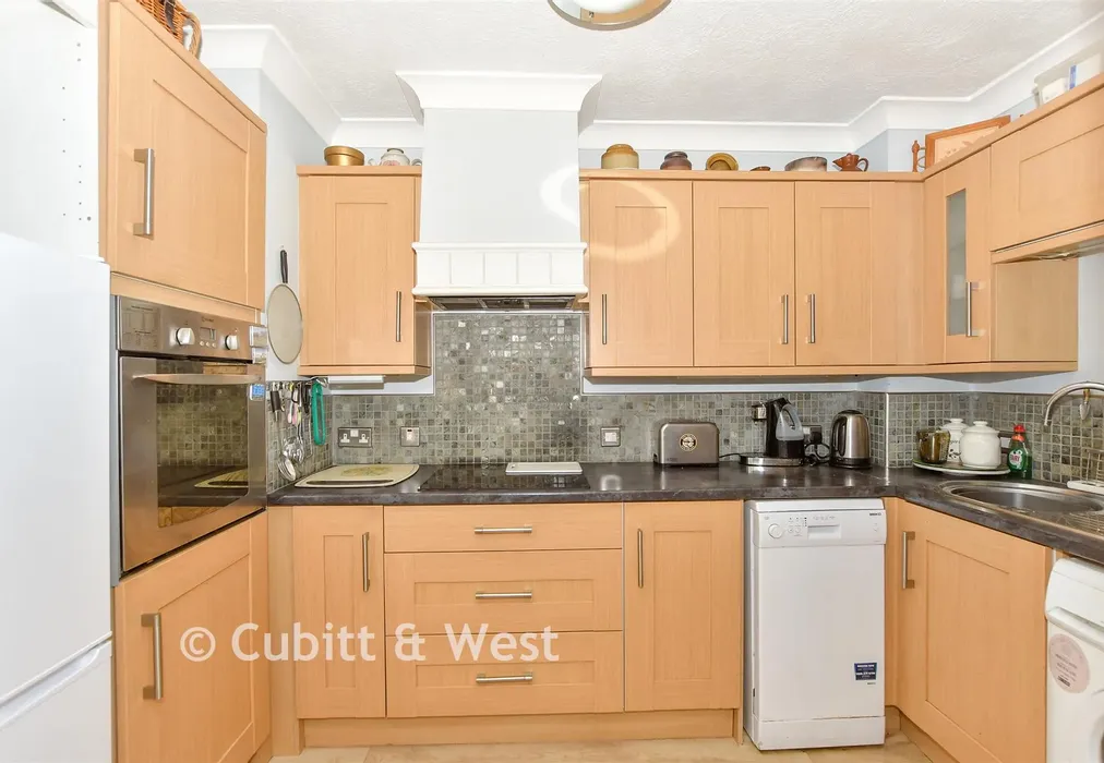 Kitchen - Queen Street, Arundel, West Sussex - Wards of Kent